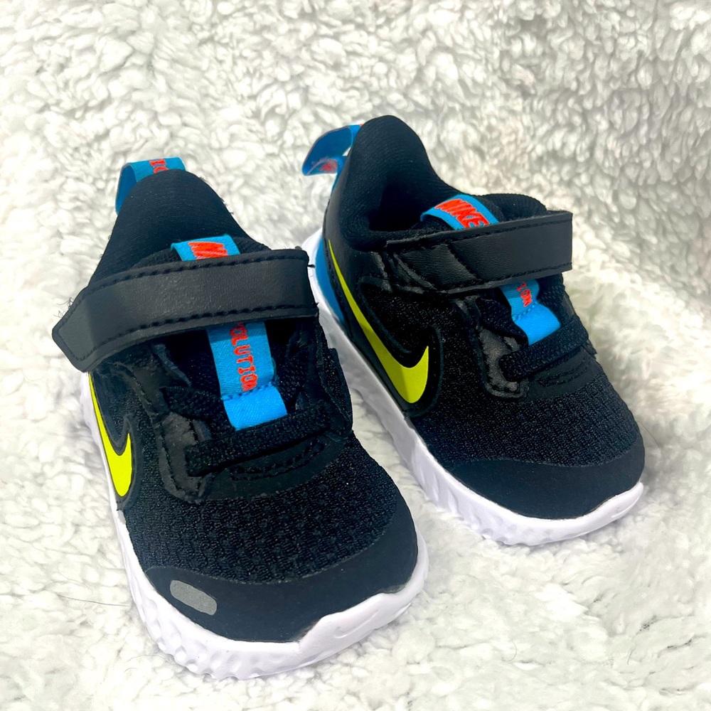 Nike Unisex-Child‎ Revolution 5 BabyToddler Velcro Running Shoe